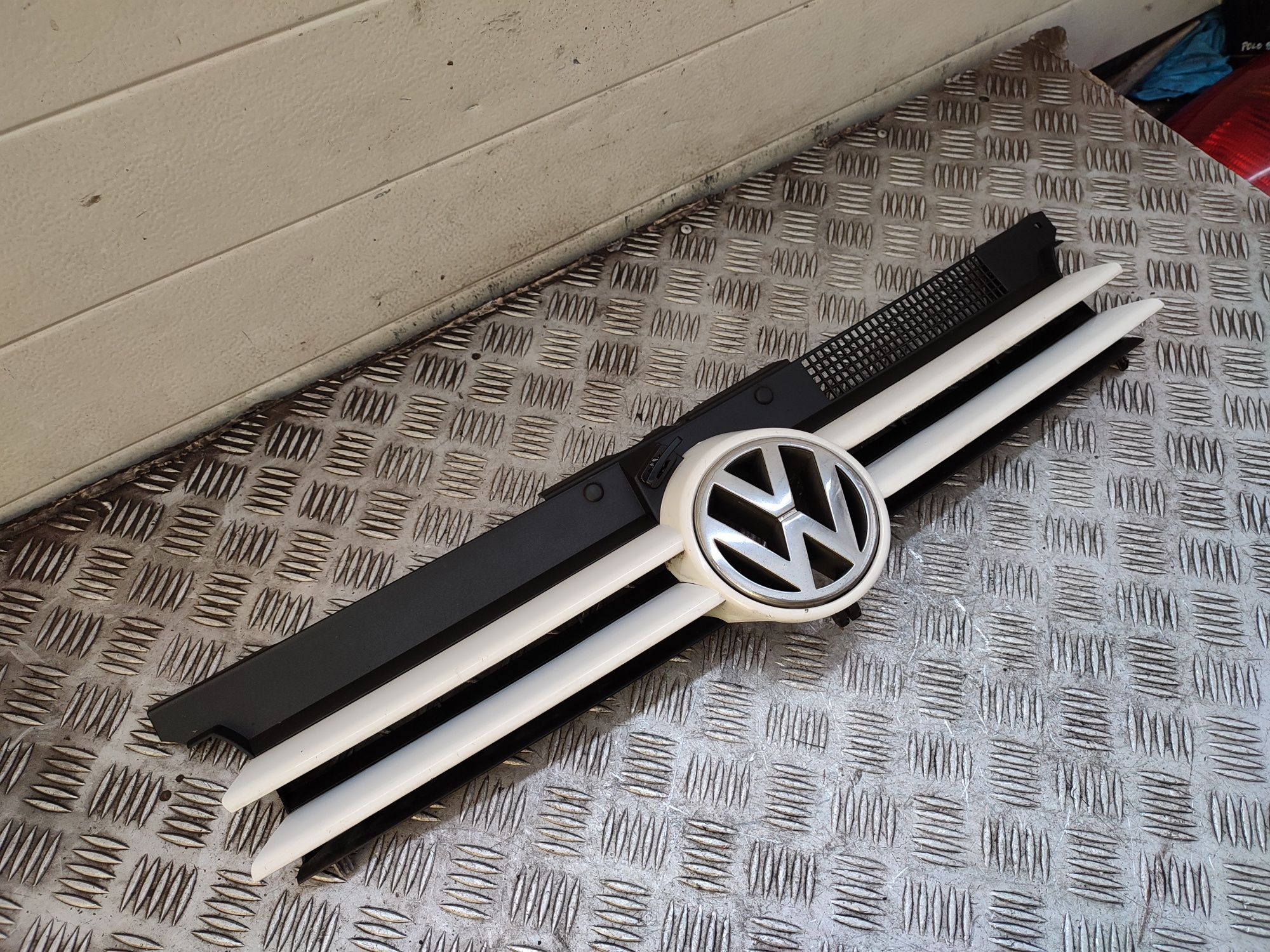 VW Golf IV grill atrapa zderzaka