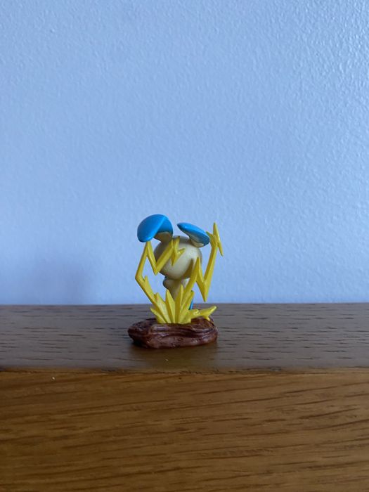 Figura pvc boneco pokemon minun com relampago