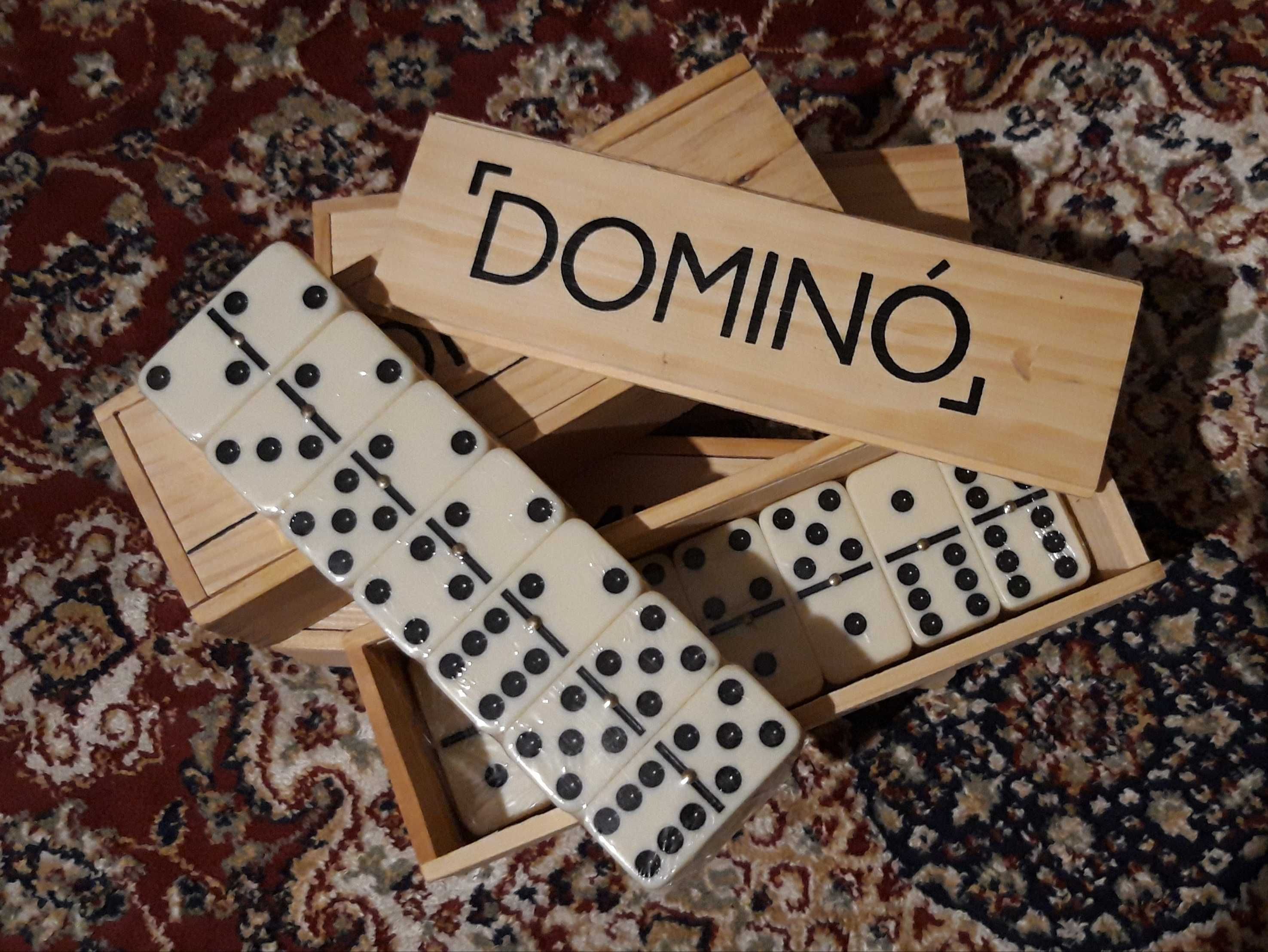 Jogos de DOMINÓ.