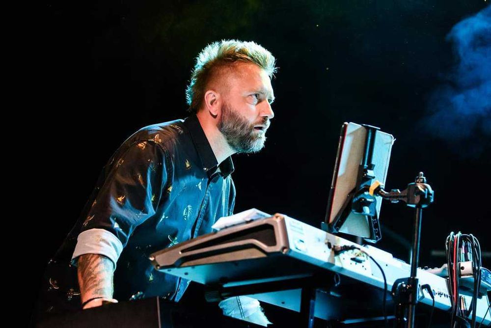 VOUCHER na lekcje gry na pianinie.