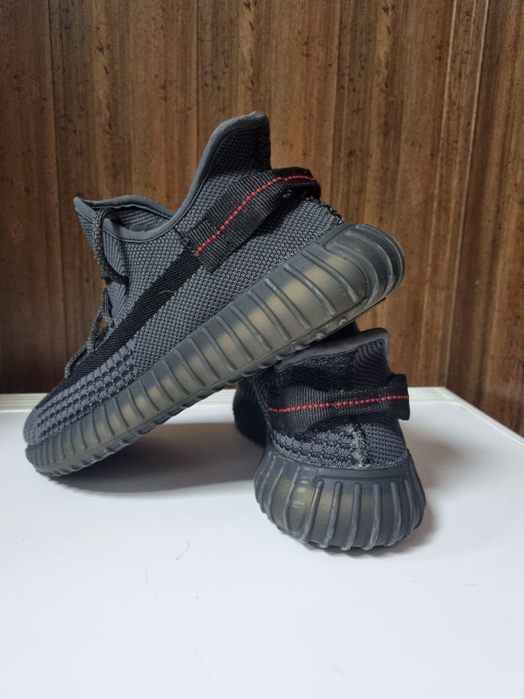 Продам кросівки 42