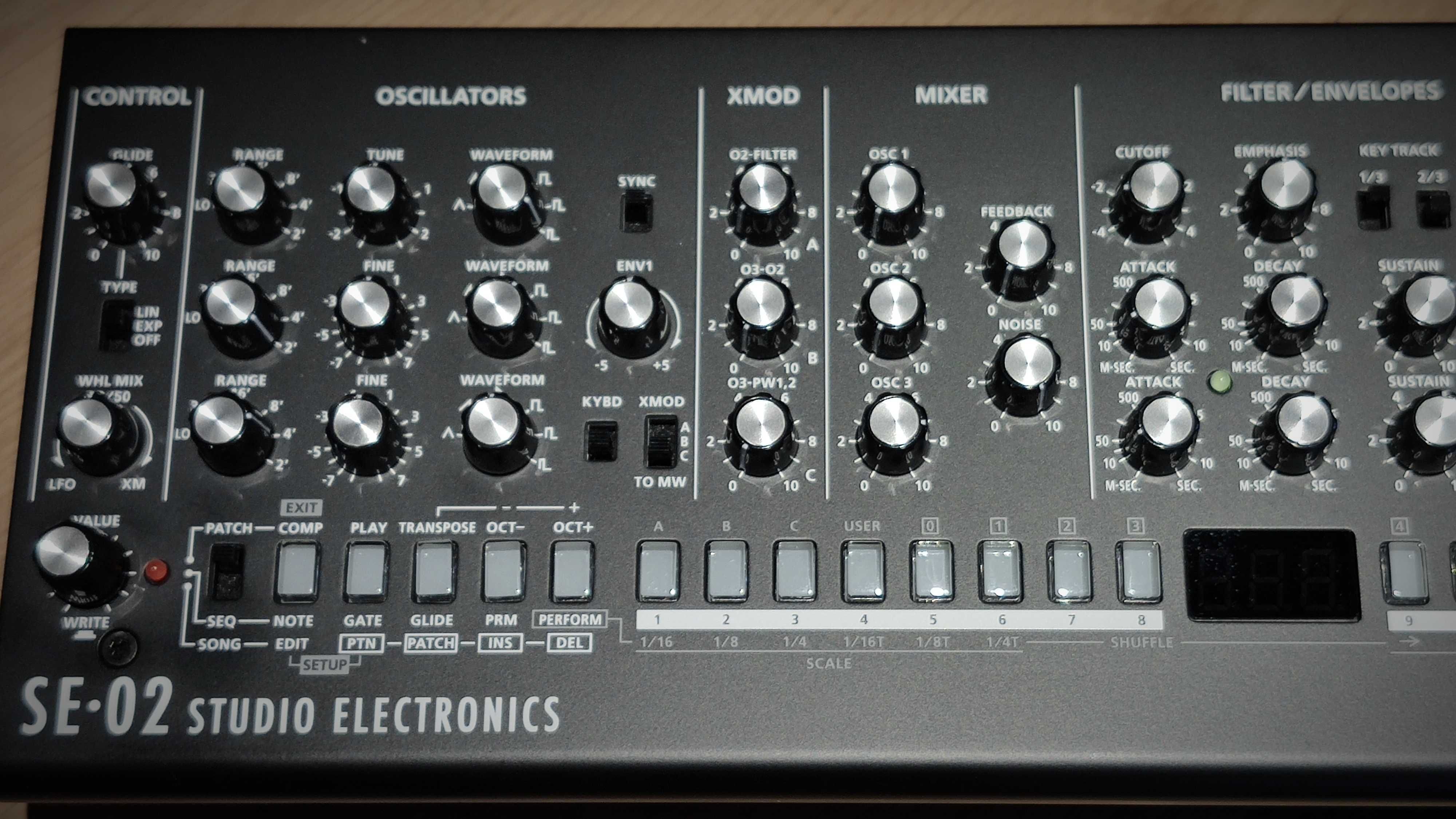 Roland Boutique SE-02 syntezator analogowy 3-oscylatory stan jak nowy
