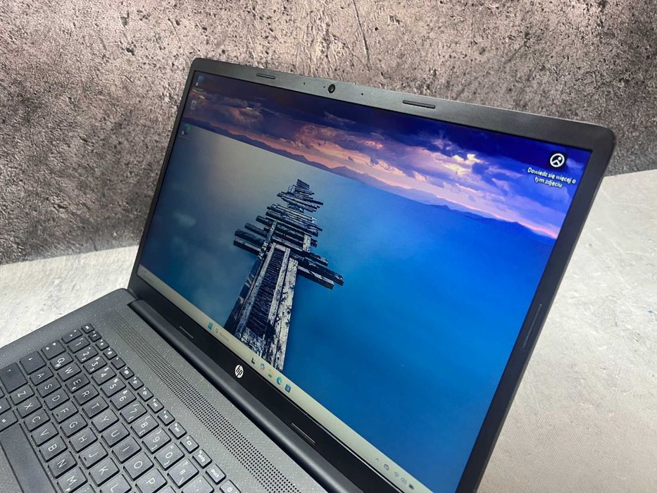 HP Pavilion 17 / Ryzen3 5300u / 16GB DDR4 / 256SSD / 17.3 HD+ / W11