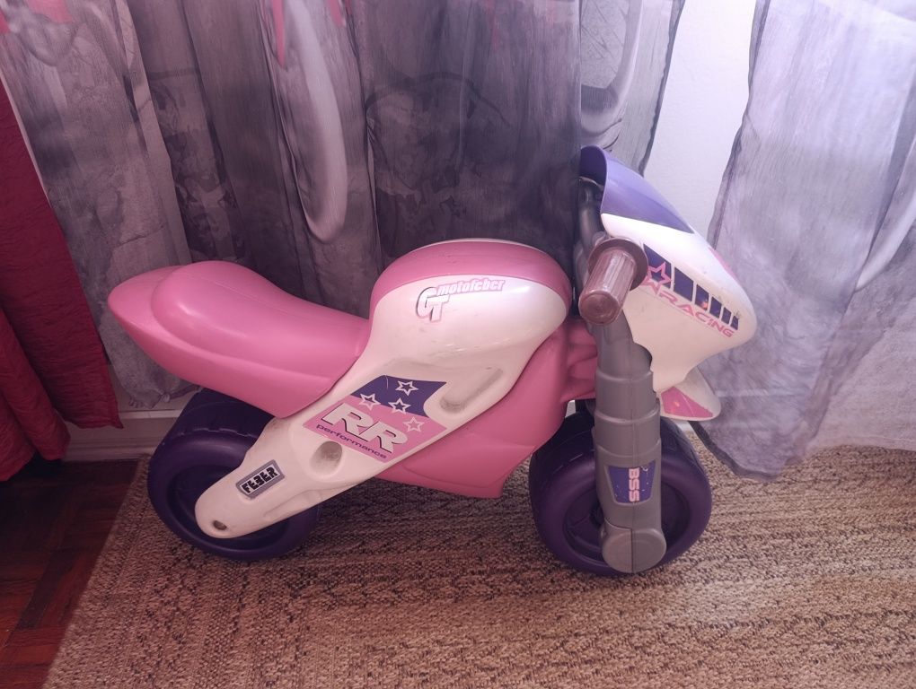Bicicleta, moto e capacete