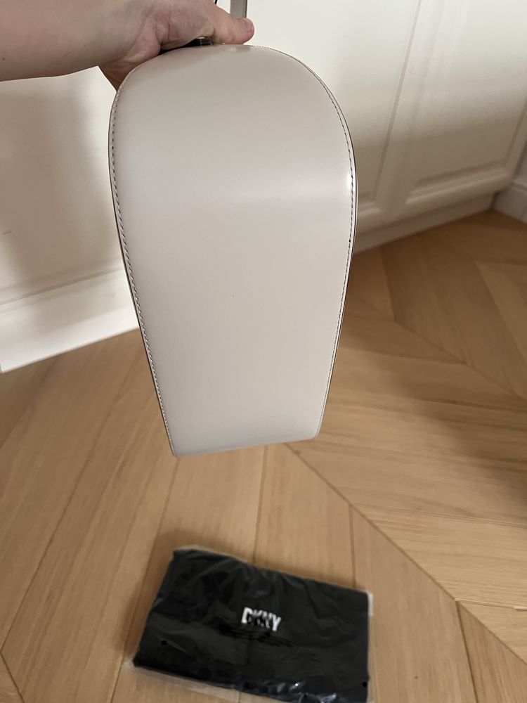 DKNY torebka jak nowa biala kremowa na ramie