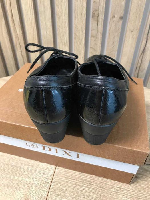 Туфли женские чёрные лаковые кожаные танкетка MIDA размер 41 бу