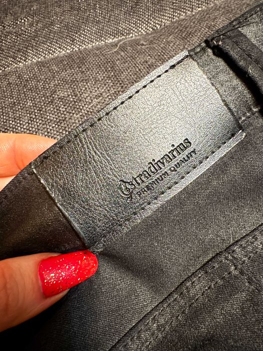 Spodnie woskowane, skórzane, skinny, czarne, rurki, Stradivarius, M