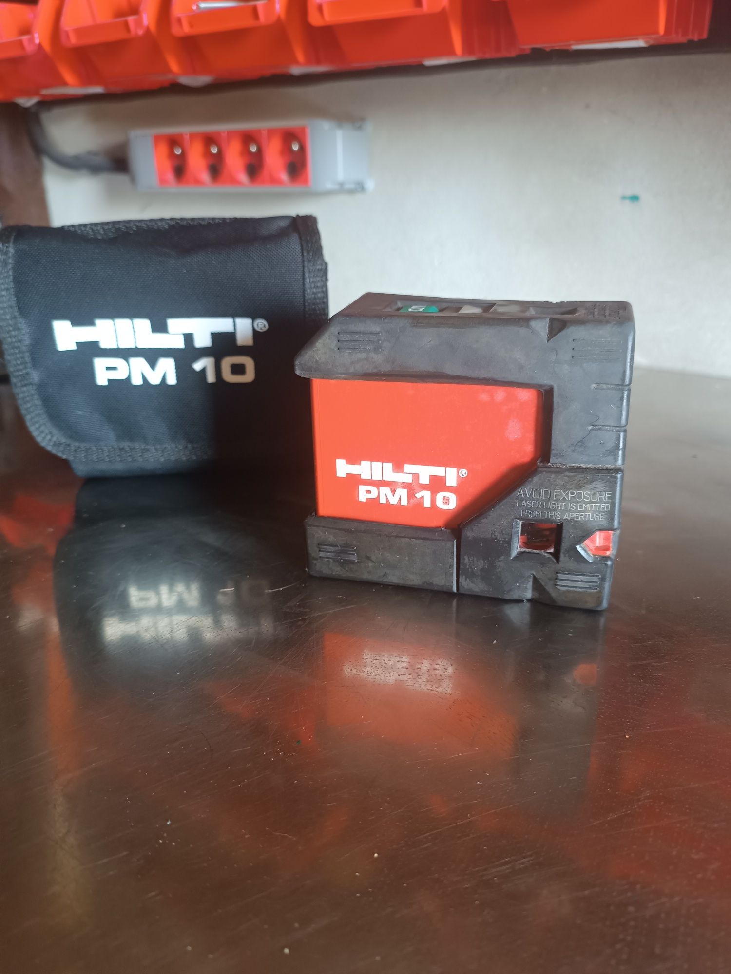 Лазерний рівень Hilti ( не робочий)