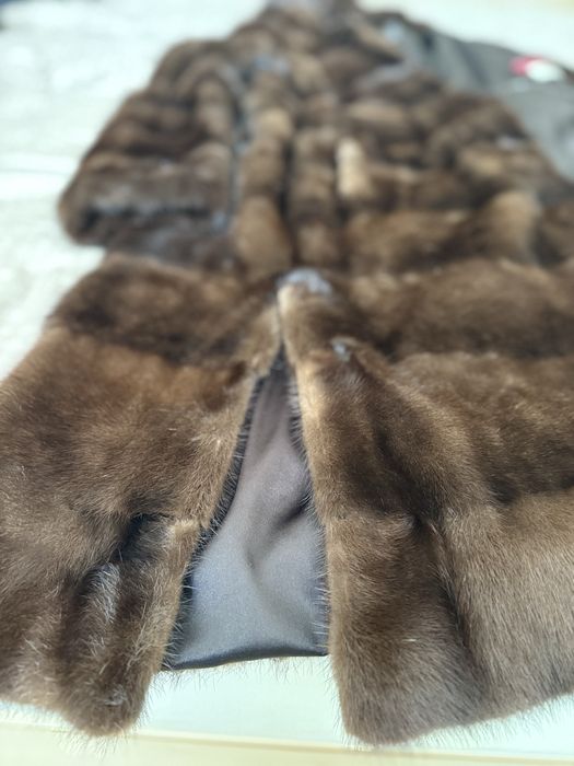 Норкова шубка з капюшоном