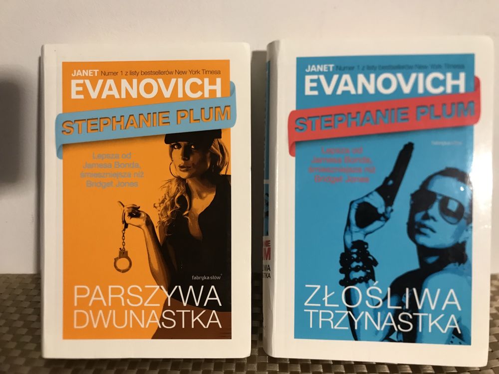 Stephanie Plum tomy: 1, 5, 6, 7, 12, 13, 14, 17. Janet Evanovich.