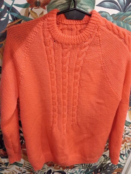 Ciepły sweter damski koralowy handmade M/L