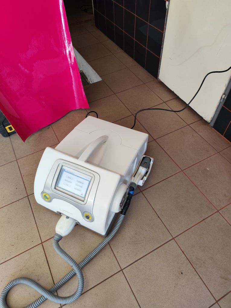 Laser kosmetyczny Elight MED 100 C