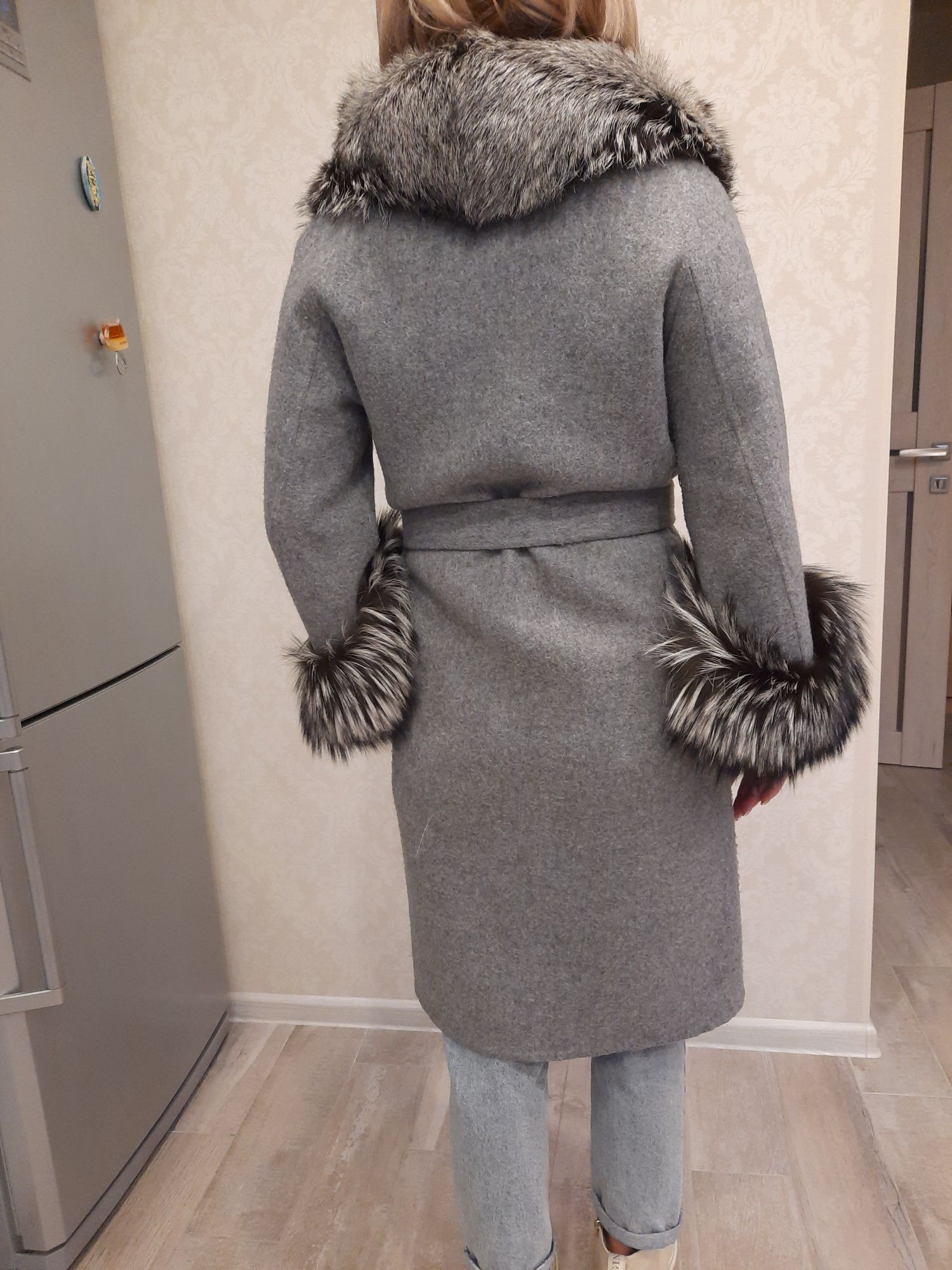 Пальто с мехом чернобурки