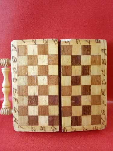 Старый набор шахмат ручной работы привезены с Кубы