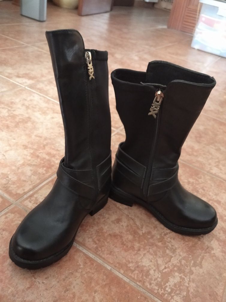 Botas da Xti novas tamanho 28