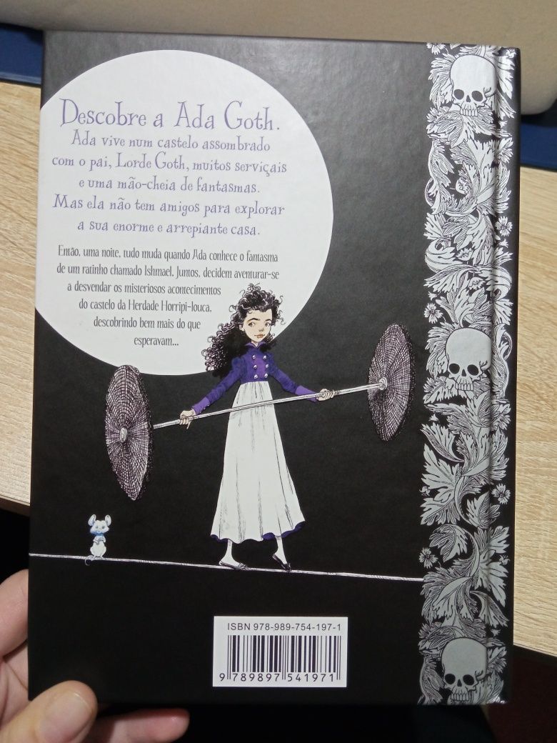 Livro "A Miúda Gótica"