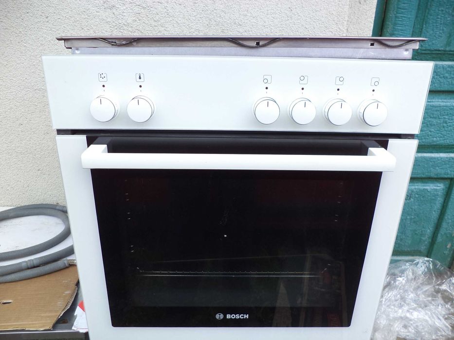 Електрична плита з духовкою врізна