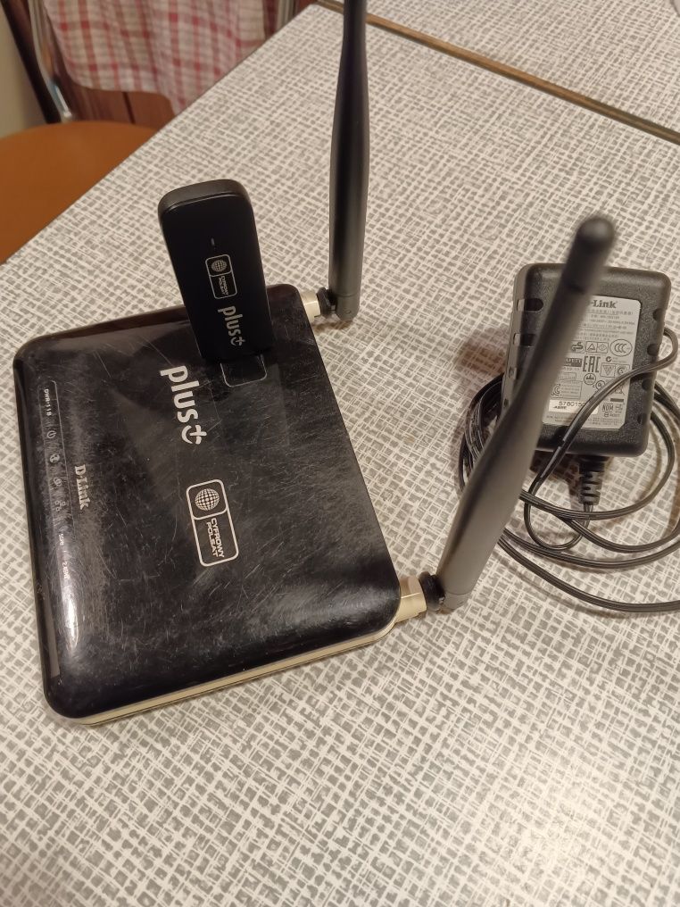 Router D-link DWR 118 + modem USB 4G LTE Huawei E3372h - 153