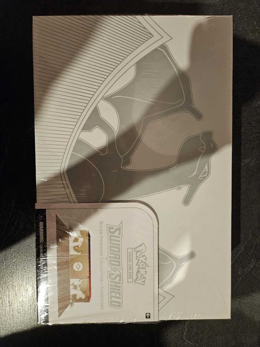 Pokemon TCG: Charizard Ultra Premium Collection