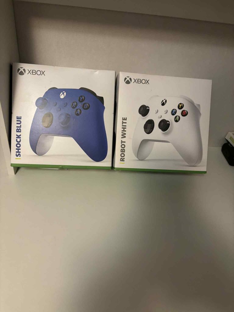Xbox One S z grami i kontrolerami