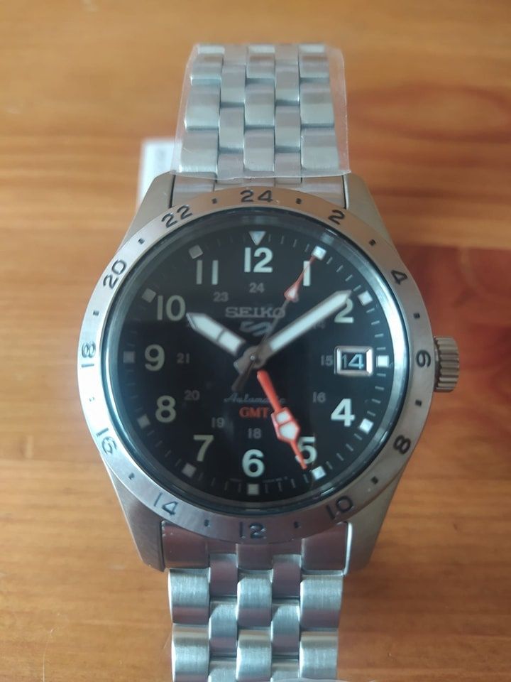 *NOVO* Seiko SSK023K1 GMT (39,5 mm)
