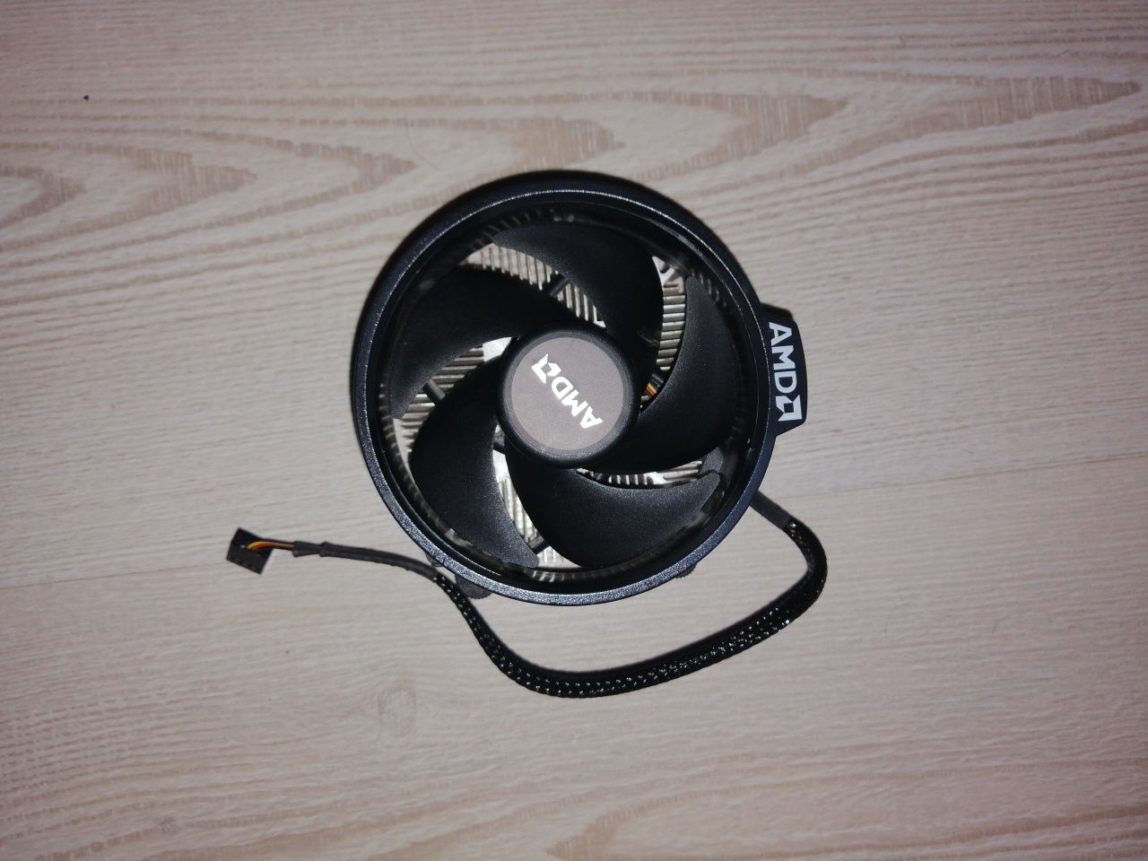 Chłodzenie procesora AMD wrait stealth i procesor AMD Ryzen 5 2600