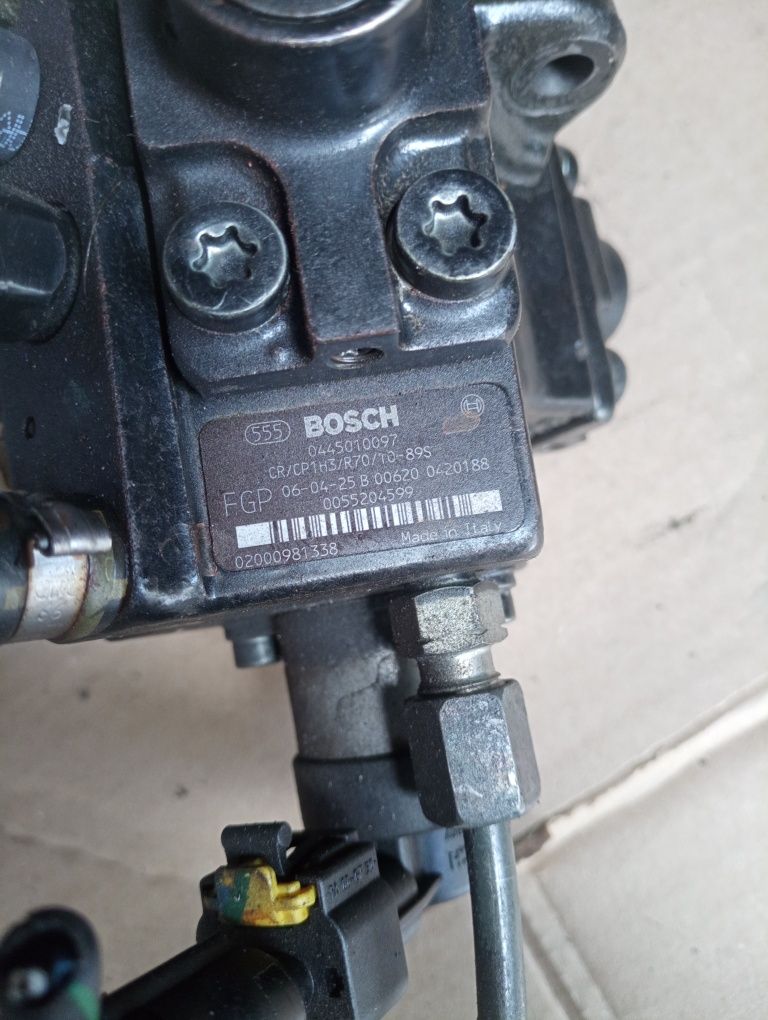 ТНВД паливний насос Opel Astra H Zafira B Vectra C 1.9 cdti 0445010097