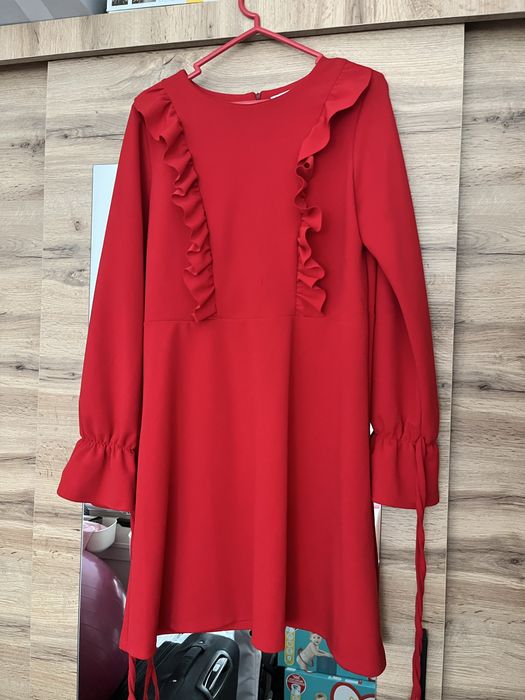Czerwona sukienka dlugi rekaw M