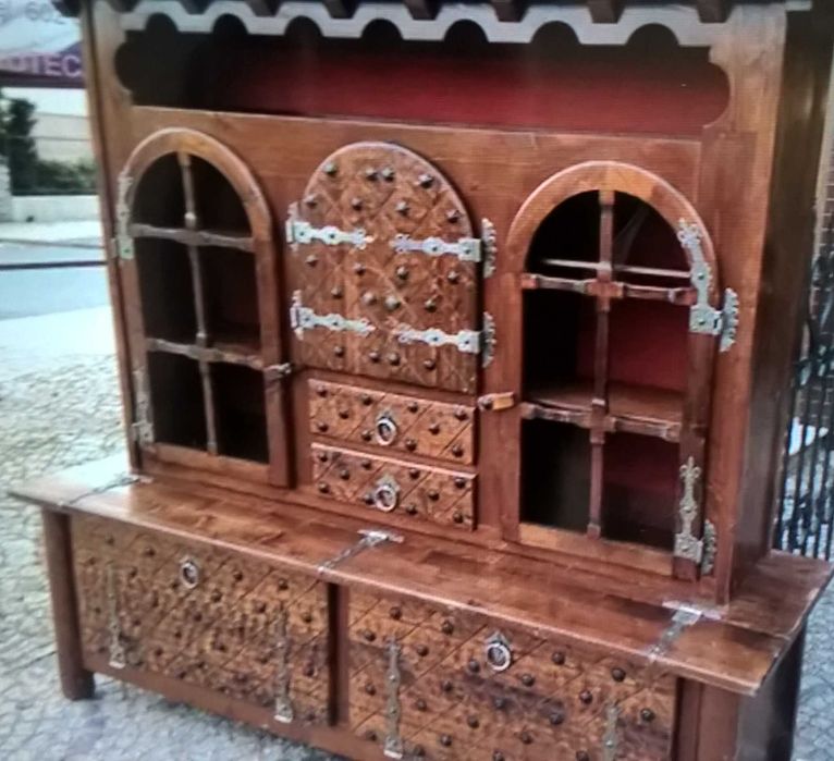 Kredens Drewniany w stylu zamkowym / rustykalnym / vintage