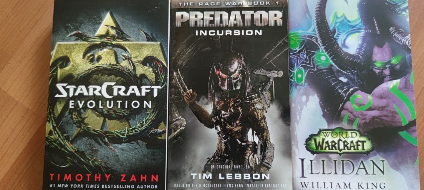 Продам книга на английском Illidan Predator Starcraft Assassin's Creed