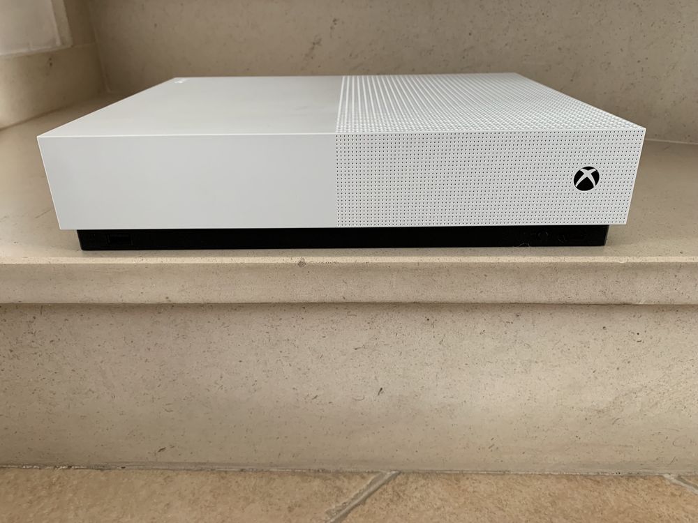 Xbox one usada com caixa