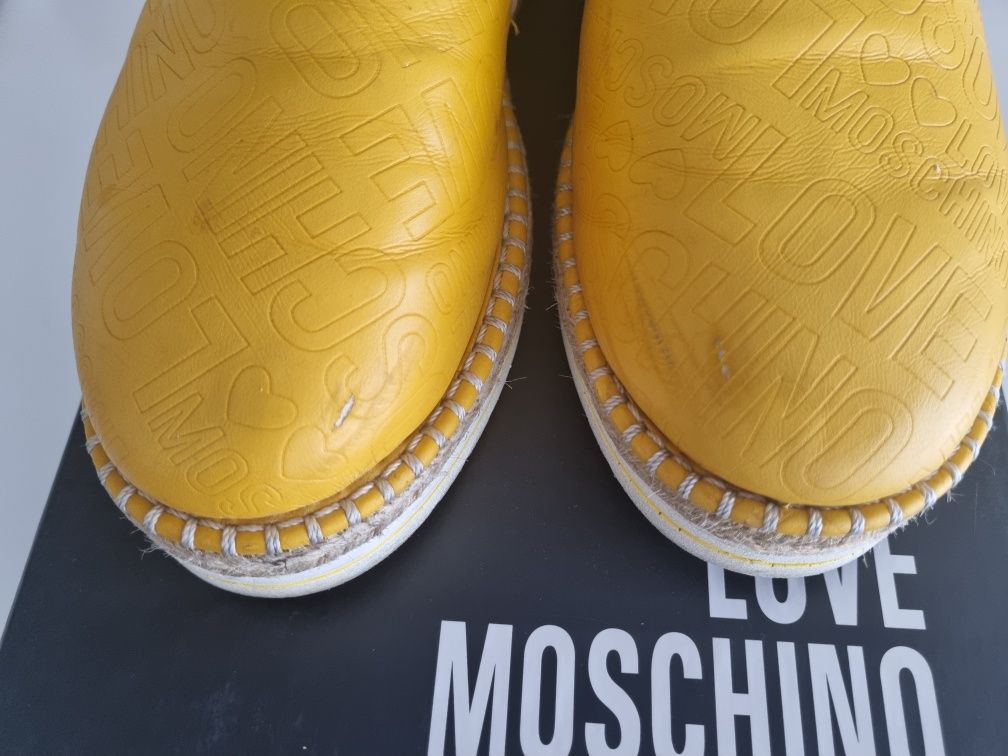 Alpercatas love moschino