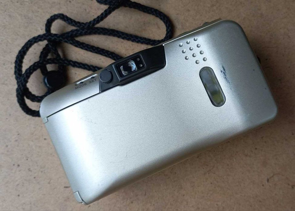 Вінтажна компактна камера Olympus