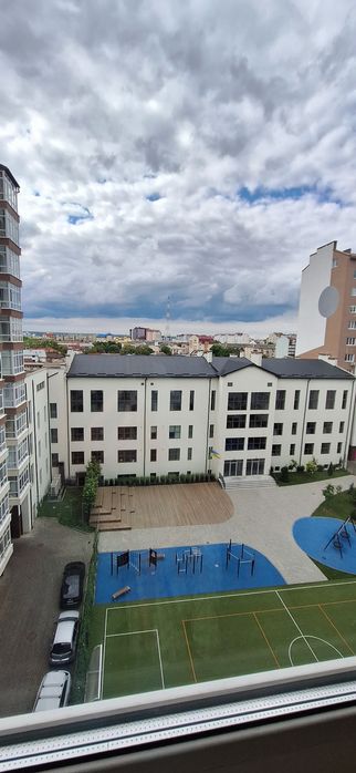 Продаж.Видова здана 3-кімнатна квартира в центрі міста