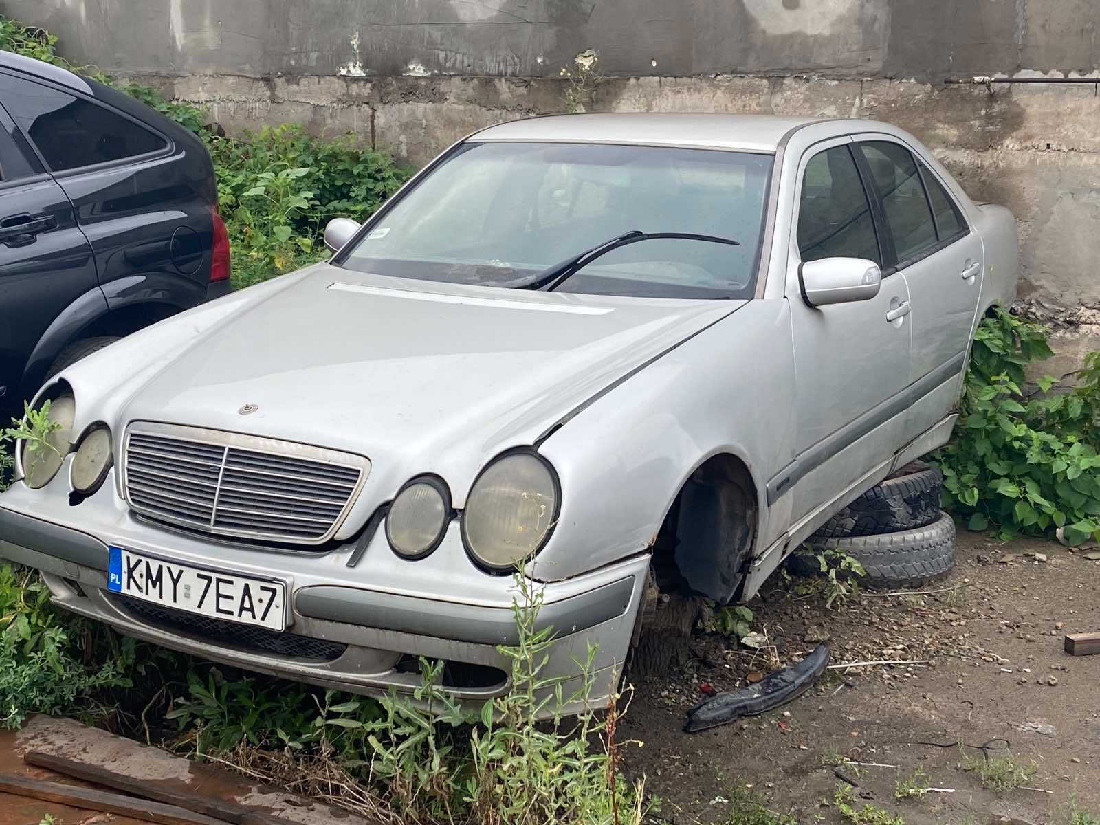 Продається авто на розбір MERCEDES-BENZ 210