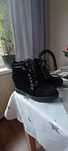 Buty zamszowe na koturnie
