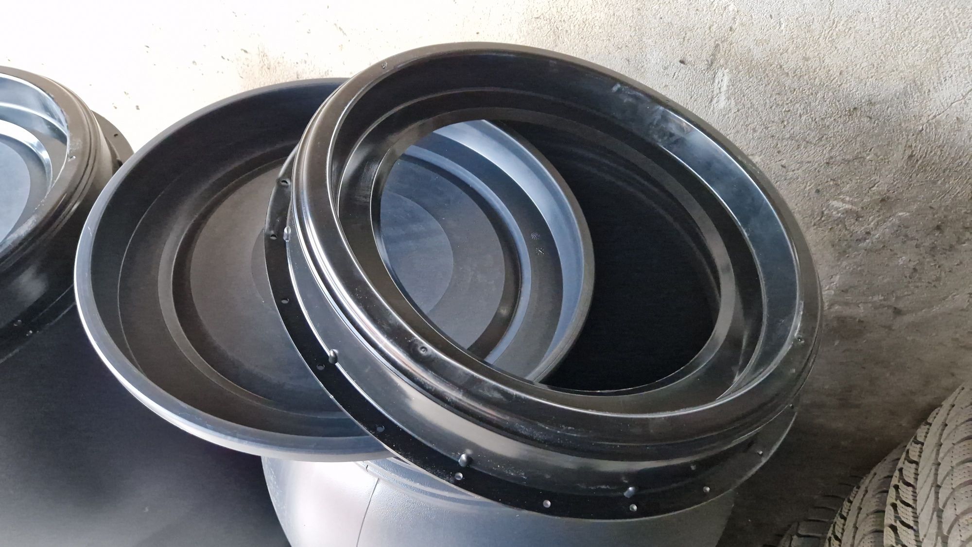 Beczki plastikowe 200L