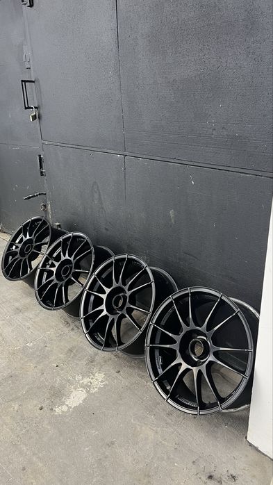 Oz racing Ultraleggera r18 8j 5/120