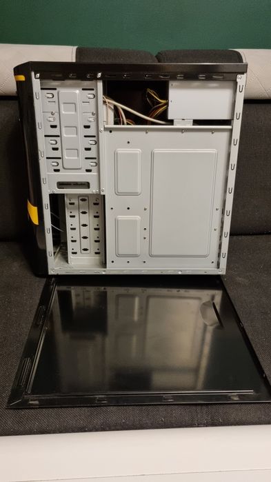 Komputer stacjonarny PC, AMD, Nvidia, 8GB, klawiatura i mysz, WIFI!