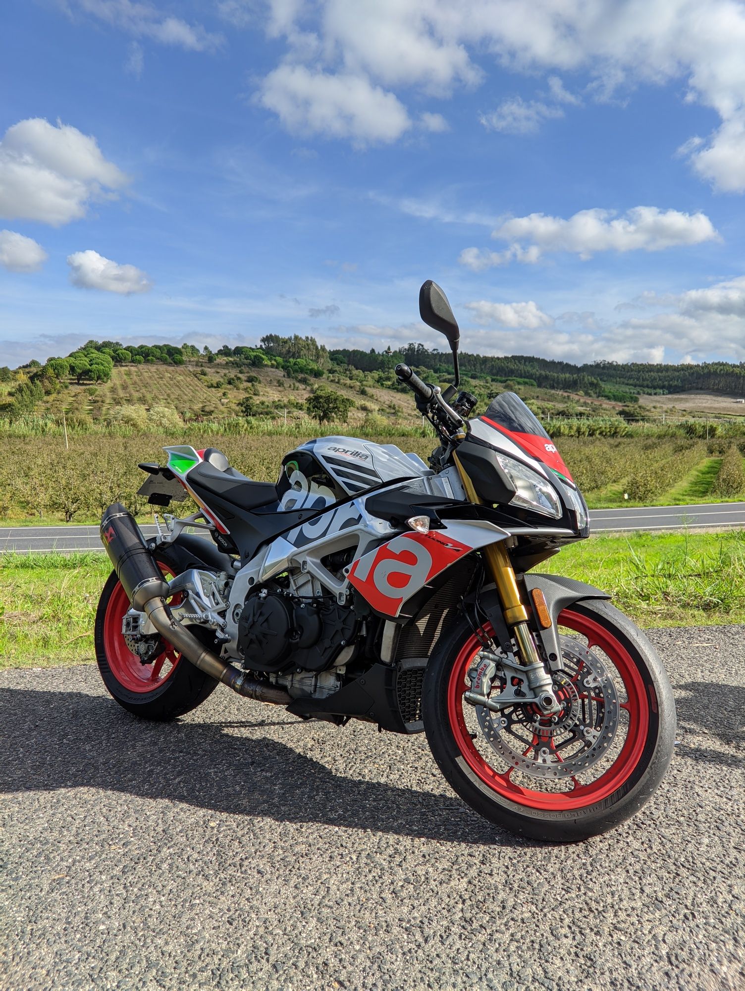 Aprilia Tuono V4 1100 Factory - Akrapovic + ECU Racing