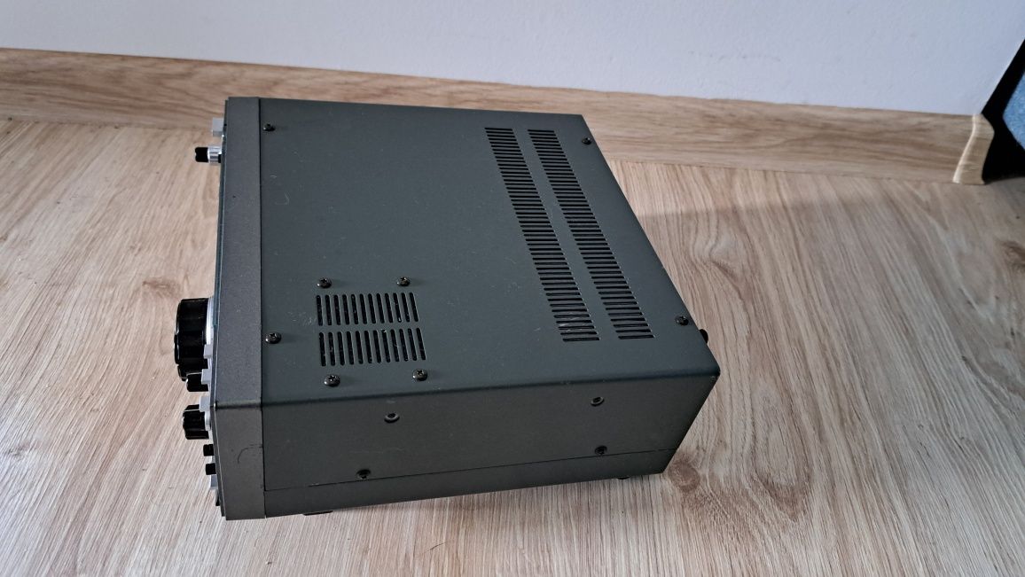 Radiotelefon KF TRX Icom IC-735 stan BDB , fabryczny komplet
