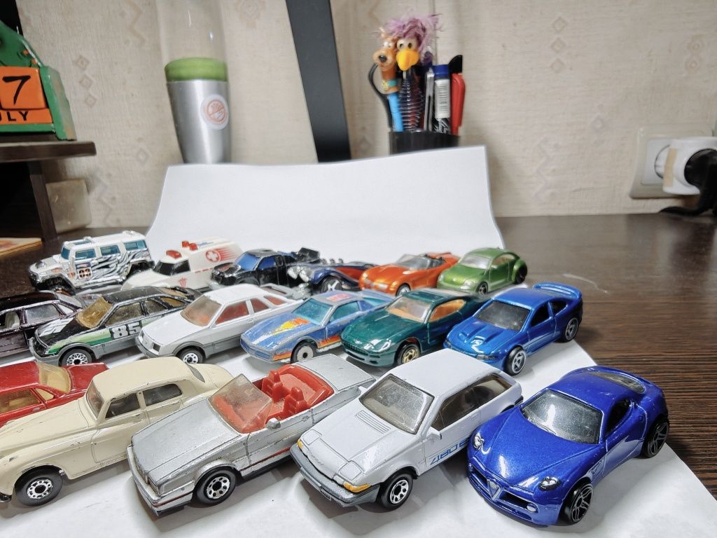 Машинки модели hot wheels matchbox siku