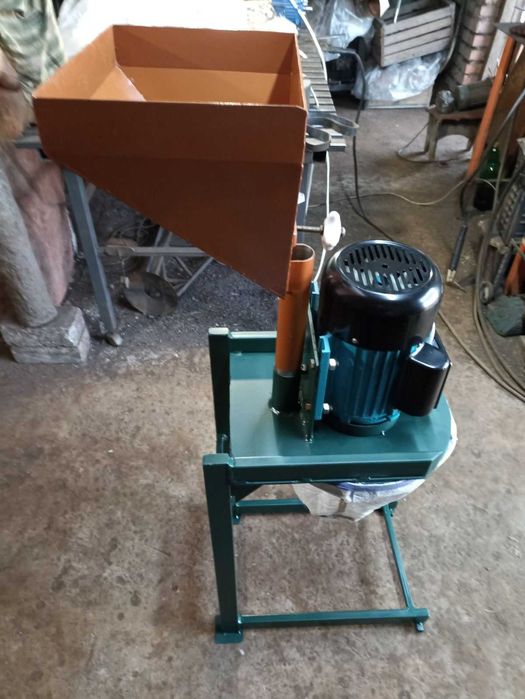 Зерноподрібнювач, млин, дку.