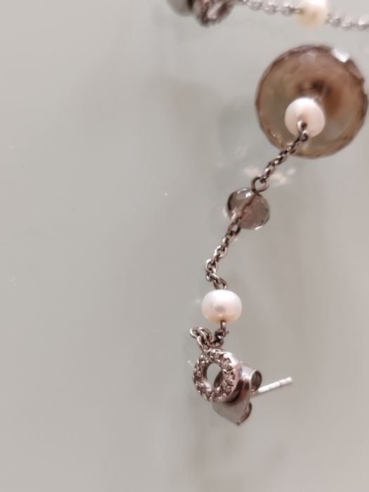 Lindos brincos de prata, quartzo esfumaçado e pérolas de rio.