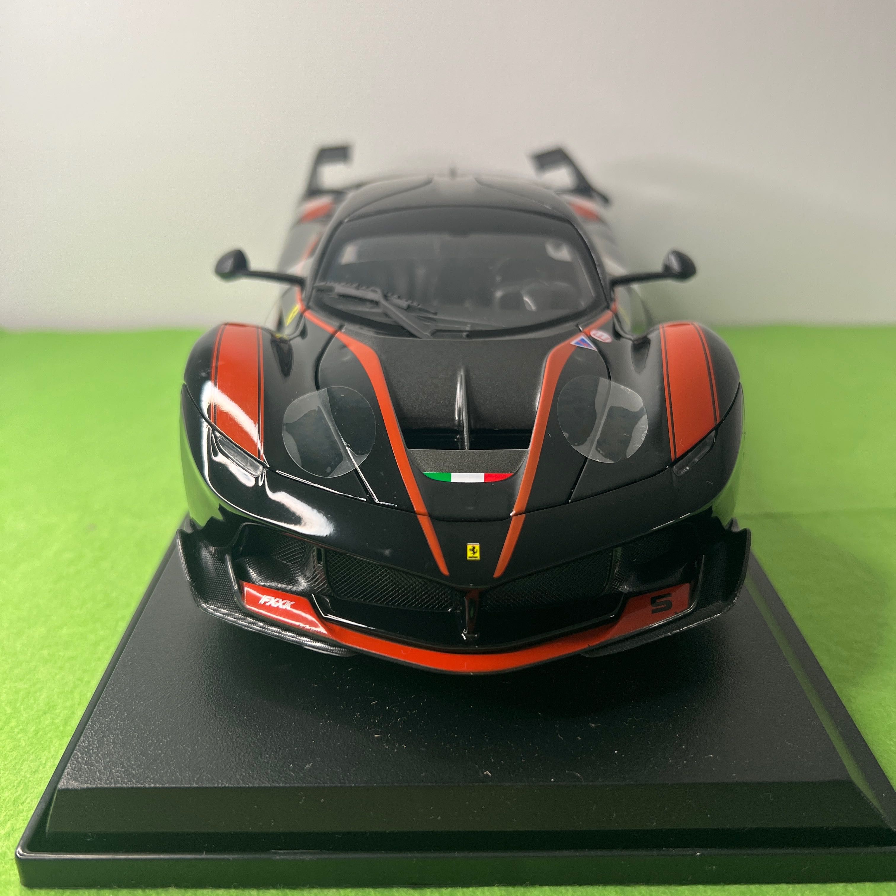 Ferrari FXX K Maisto 1:18 Preto Super Carro Miniatura