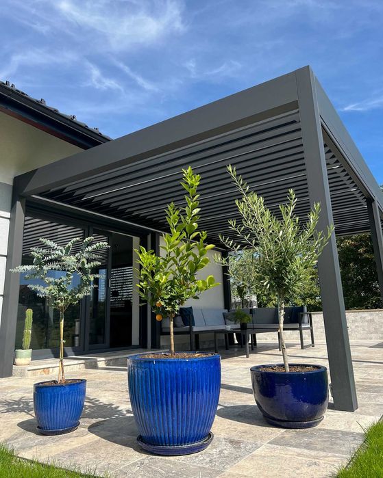 Pergola aluminiowa - automatyczny dach, oświetlenie - montaż