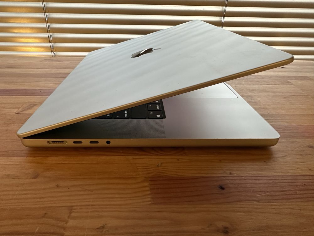Laptop Apple MacBook Pro 16 A2485 M1 Max 64gb 1tb ssd A+ fv23