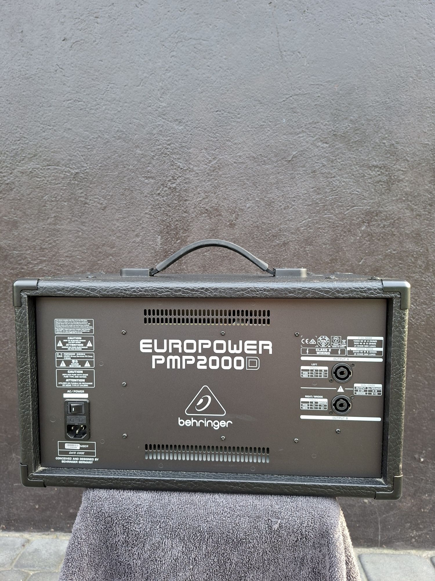 Powermikser Behringer 2000