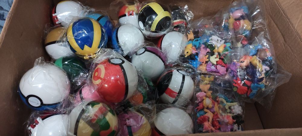 DISPONÍVEL PARA ENTREGA.  Cinto Pokémon, pokebolas, miniaturas