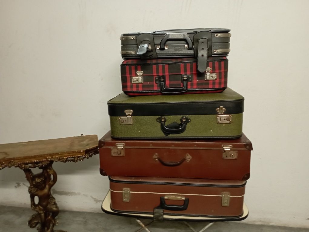 Várias malas antigas